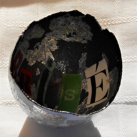 Handmade collages on a set of varnished eggshells - Picture 12 of 16